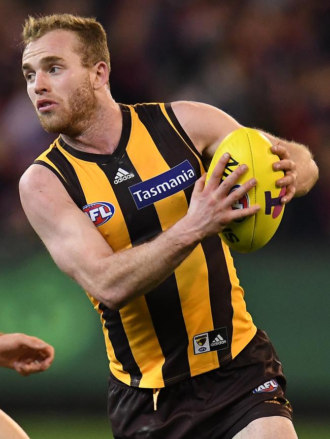 Tom Mitchell in action for Hawthorn.