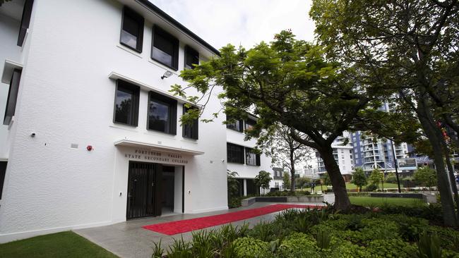 First day at Fortitude Valley State Secondary College. 585 St Paul's Terrace and Brookes St, Fortitude Valley, Brisbane, 28th of January 2020. (AAP Image/Attila Csaszar)