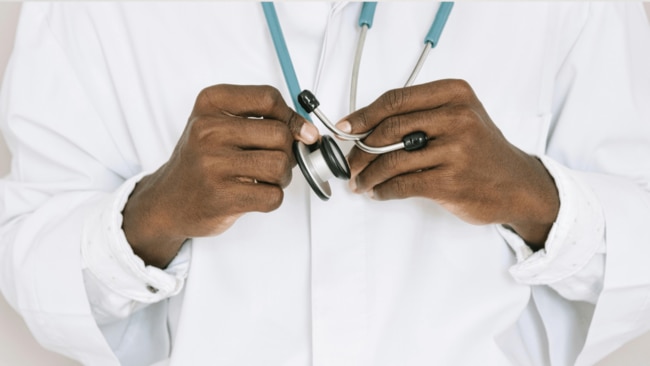 Pregnant, elderly, young, chronically ill, immunocompromised, Aboriginal and Torres Strait Islander people, and smokers are more at risk of experiencing more severe symptoms and complications of the flu. Image: Pexels