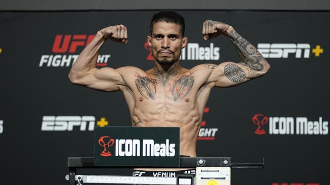 Felipe Colares before his 2021 UFC Fight Night weigh-in. Photo by Jeff Bottari/Zuffa LLC/Getty Images