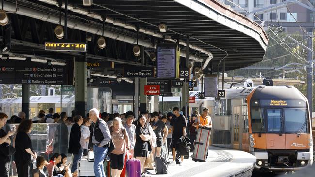 The NSW government has come to an agreement with train unions over the long running pay dispute. Picture: NewsWire / Damian Shaw