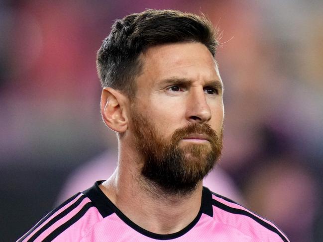 FORT LAUDERDALE, FLORIDA - OCTOBER 25: Lionel Messi #10 of Inter Miami looks on prior to the match against the Atlanta United during round one of the 2024 MLS Playoffs at Chase Stadium on October 25, 2024 in Fort Lauderdale, Florida.   Rich Storry/Getty Images/AFP (Photo by Rich Storry / GETTY IMAGES NORTH AMERICA / Getty Images via AFP)