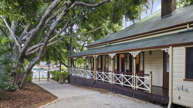 The house is named ‘Wyetah’, built for sharebroker Albert Giraud and his wife Leona.