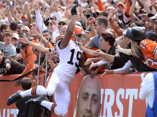 Miles Austin #19 of the Cleveland Browns celebrates his third quarter touchdown.