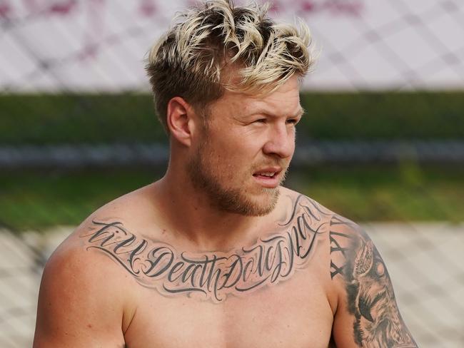 Jordan de Goey of the Magpies trains in Melbourne, Friday, April 3, 2020. The AFL has been postponed until May 31 due to the coronavirus (COVID-19) pandemic. (AAP Image/Michael Dodge) NO ARCHIVING