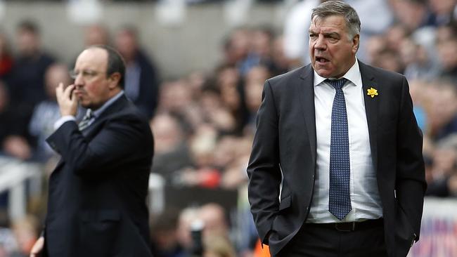 Newcastle United manager Rafael Benitez (L) and Sunderland manager Sam Allardyce (R).