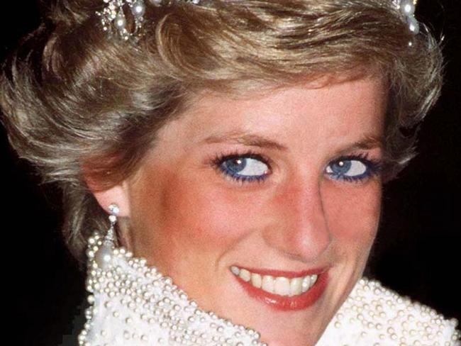 HONG KONG - NOVEMBER 10: (NOT FOR MAGAZINE COVER USE IN GERMANY BETWEEN 15 August and 31 August 2007) Princess Of Wales In Hong Kong Wearing A Pearl And Diamond Tiara Which Was A Wedding Gift From The Queen. (Photo by Tim Graham/Getty Images)