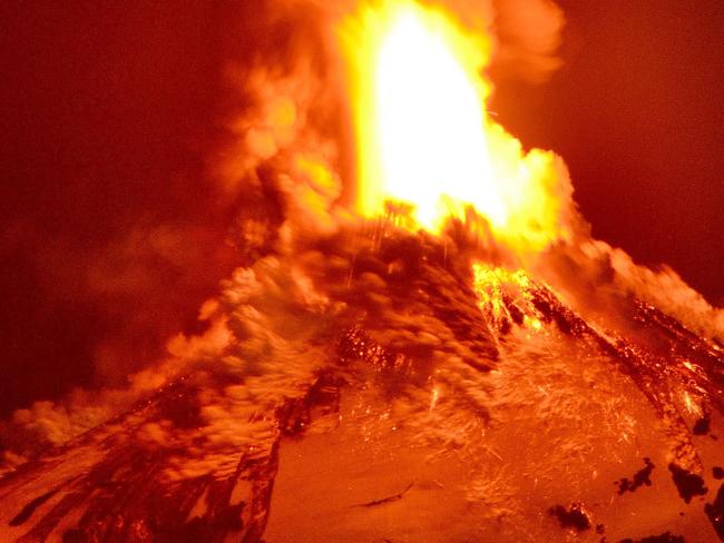 Picture of the Villarrica volcano, located near Villarrica 1200 km from Santiago, in southern Chile, which began erupting on March 3, 2015 forcing the evacuation of some 3,000 people in nearby villages. The Villarrica volcano, one of Chile's most active, began erupting around 3:00 am (0600 GMT), prompting authorities to declare a red alert and cancel classes in schools, the National Emergency Office said. AFP PHOTO /ARIEL MARINKOVIC