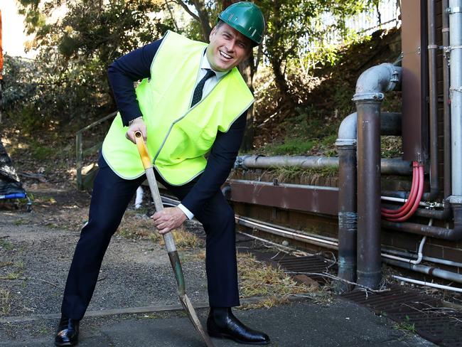 Man at work: Karl Stefanovic does an honest day’s work. Picture: Tim Hunter