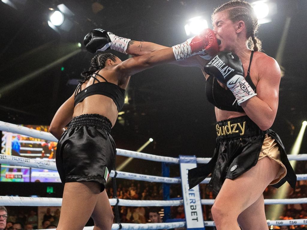 Ashleigh Sims (right) was left concussed after her fight against Shanell Dargan at the Hordern Pavilion on Wednesday night.