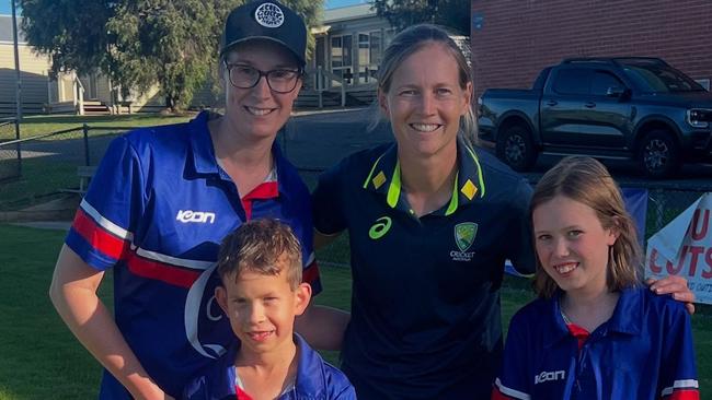 Meg Lanning gave some tips to Queenscliff Cricket Club juniors. Picture: Queenscliff Cricket Club.