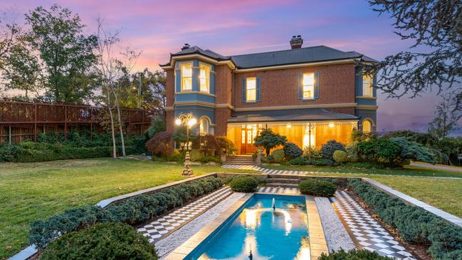 The elegant provincial mansion at Bathurst named Blair Athol is headed to auction.