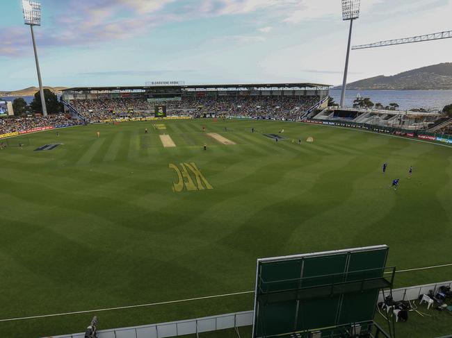 Blundstone Arena before the first match in the Twenty20 series between Australia and England in Hobart, Wednesday, Jan. 29, 2014. (AAP Image/Rob Blakers) NO ARCHIVING, EDITORIAL USE ONLY, IMAGES TO BE USED FOR NEWS REPORTING PURPOSES ONLY, NO COMMERCIAL USE WHATSOEVER, NO USE IN BOOKS WITHOUT PRIOR WRITTEN CONSENT FROM AAP