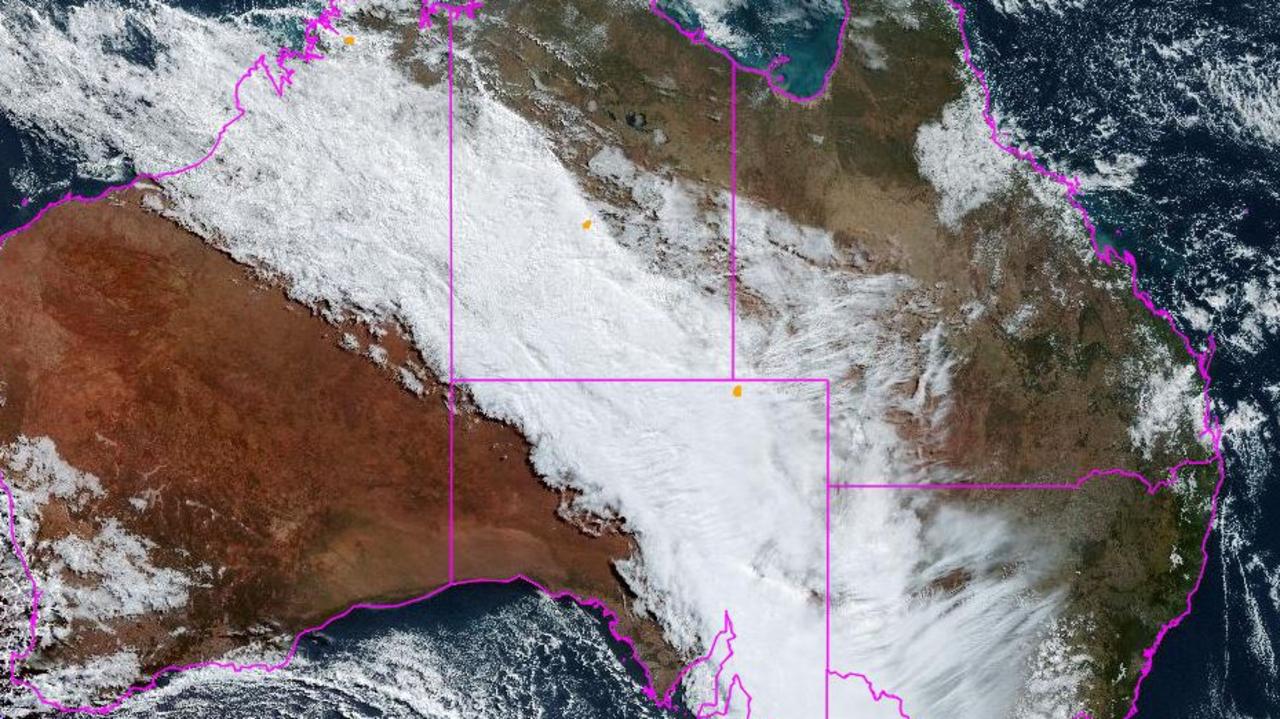 Dangerous winds, 2000km rain band moves east