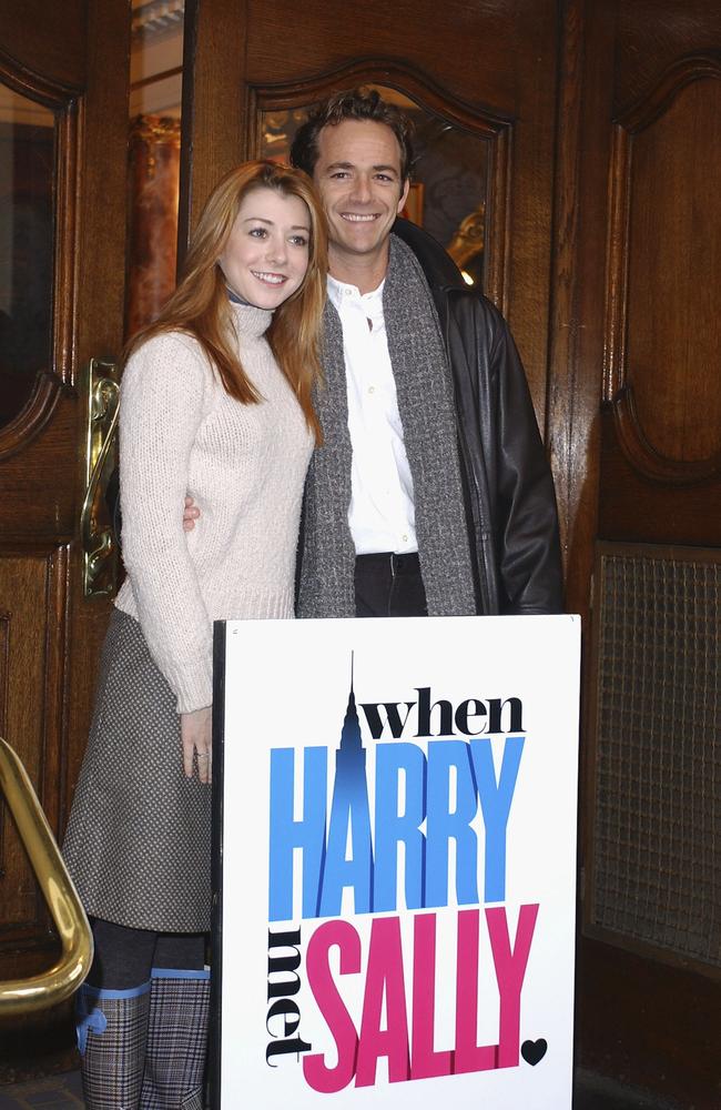 Luke Perry and Alyson Hannigan starred in a stage adaptation of ‘When Harry Met Sally’ in 2004 in London. Picture: Steve Finn/Getty Images