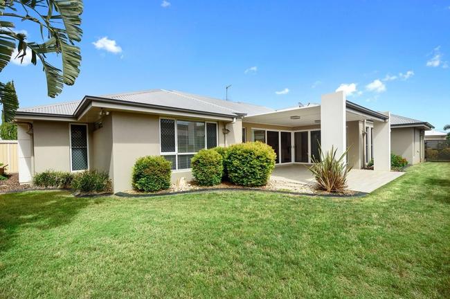 20 Fallon Dr, Middle Ridge, is for sale.