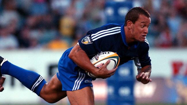 Carlos Spencer in action for the Blues back in 2004.