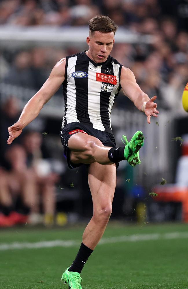 Jack Bytel gets a kick away for Collingwood.