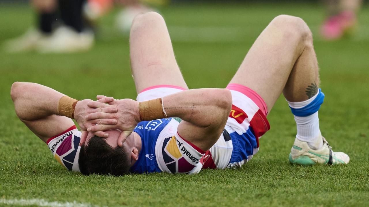 PENRITH, AUSTRALIA - AUGUST 04: Tyson Gamble of the Knights shows his dejection after defeat during the round 22 NRL match between Penrith Panthers and Newcastle Knights at BlueBet Stadium, on August 04, 2024, in Penrith, Australia. (Photo by Brett Hemmings/Getty Images)