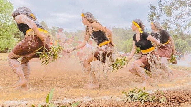 The Mura Biri Gururu Aboriginal Dancers group, based in the Darling Downs that performs song and dances of the local Muruwarri, Mardigan, Gunggari, Wakka-Wakka people.