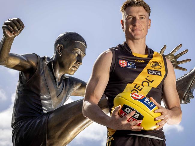 ADELAIDE, AUSTRALIA - Advertiser Photos SEPTEMBER 5, 2023: Glenelg SANFL leading goalkicker, Lachie Hosie who has won this year's Ken Farmer Medal as alongside the Ken Farmer Statue at Adelaide Oval. Picture: Emma Brasier