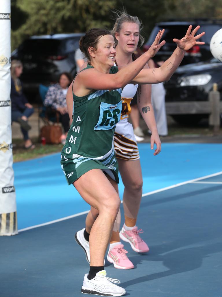 BFNL Netball.- Ammos v Drysdale.  Amateurs Goal Shooter Michelle Winch.  Picture; Mike Dugdale