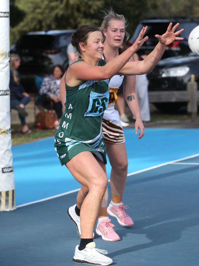BFNL Netball.- Ammos v Drysdale.  Amateurs Goal Shooter Michelle Winch.  Picture; Mike Dugdale