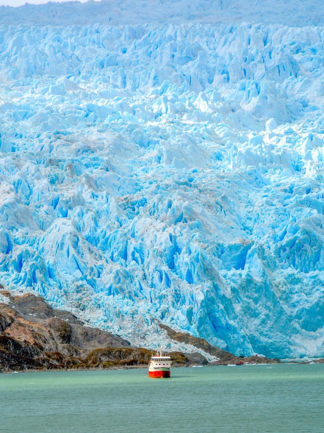 El Brujo Glacier, Asia Fjord, Chile.