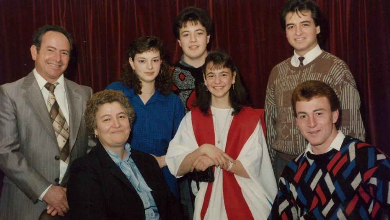 Murder victim Salvatore Rotiroti with his wife Giuseppina and their five children (L-R) Maria, Tony, Elizabeth, Joe and Vince (seated).