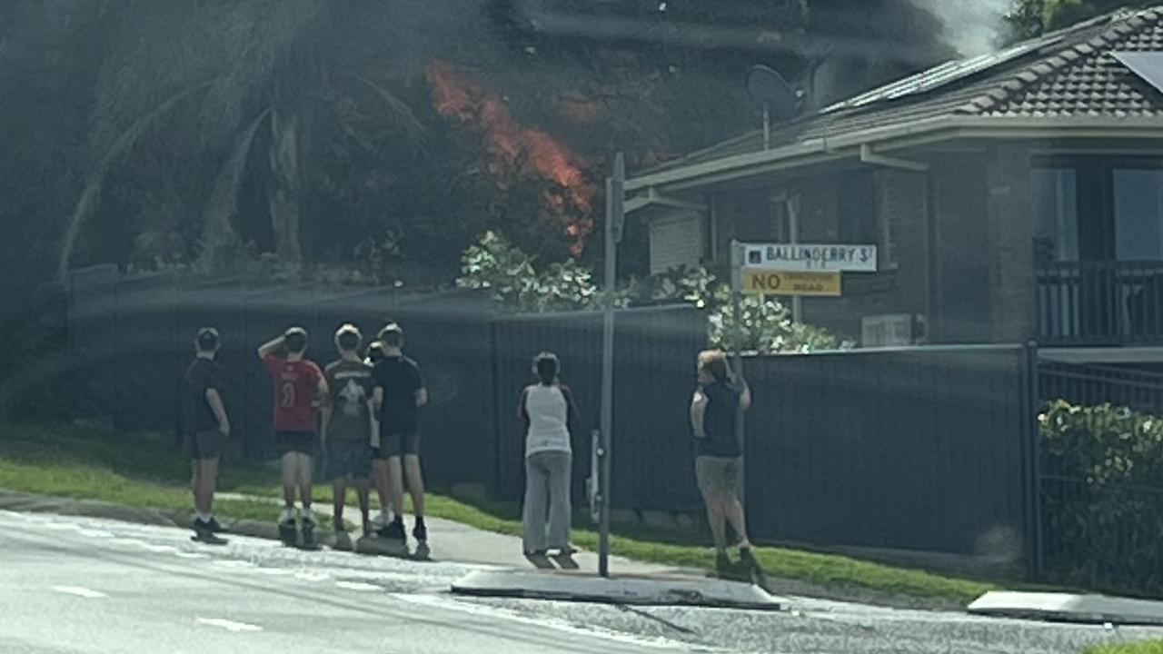 Fire crews battle ferocious blaze at abandoned Brisbane home