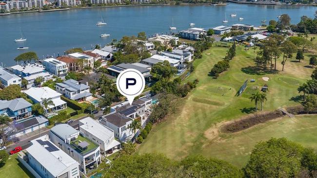 The house is one of only two directly positioned against Bulimba Golf Course, and is a short walk from Bulimba Ferry.