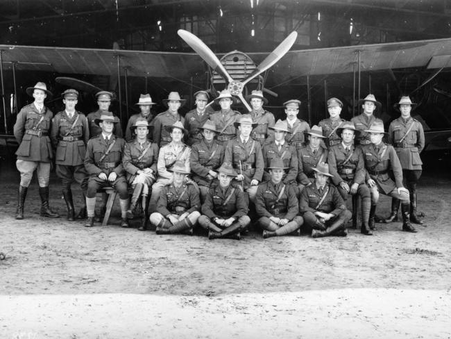 ‘Tigers’ and ‘Strategicals’: men of No. 1 Squadron Australian Flying Corps in front of a Bristol F2B fighter. McGinness is second from right, back row.