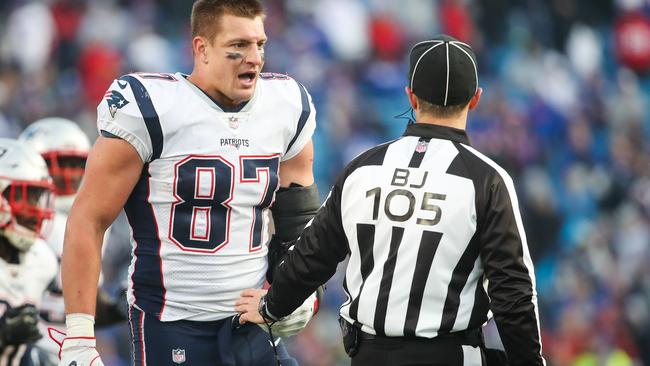 Rob Gronkowski leaves locker room without crutches as Pats might have  caught a break – Boston Herald