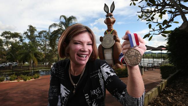 Matilda would draw all kind of celebrities at the Kybong location. Teen swimming sensation Tracey Wickham was pictured with her gold medal for 400m freestyle in front of Matilda at Kybong in 2014.