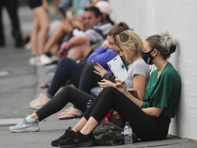 Crowds gather at the Fortitude Valley Centrelink.  Pic Peter Wallis