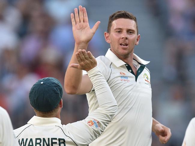 Australia's Josh Hazlewood (C) celebrates bowling out New Zealand's Jeet Raval on day two of the first Test cricket match between Australia and New Zealand at the Perth Stadium in Perth on December 13, 2019. (Photo by PETER PARKS / AFP) / -- IMAGE RESTRICTED TO EDITORIAL USE - STRICTLY NO COMMERCIAL USE --