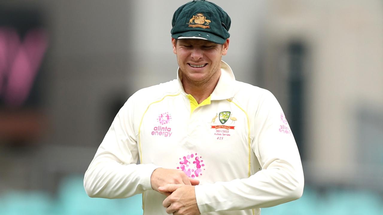 Australia vs Pakistan cricket: Steve Smith mocked for dropped catches |  Video