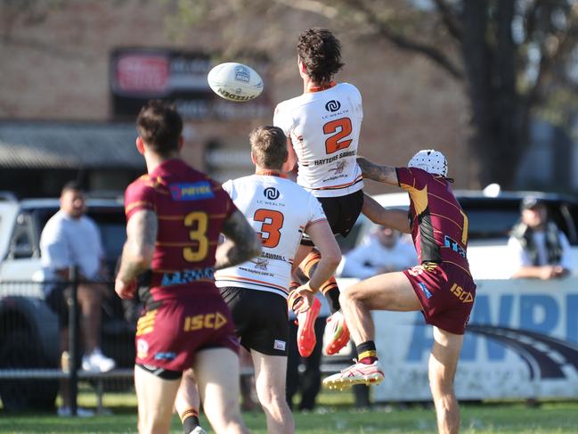 Oaks winger Thomas Gaffey (no.2) flies high. Picture Warren Gannon Photography
