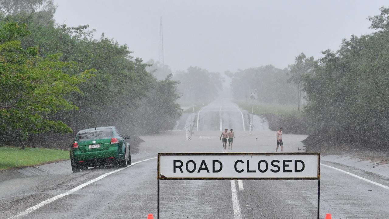 Wet weather in Townsville. Road closed at Allambie Lane, Kelso. Picture: Evan Morgan