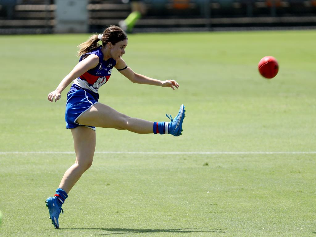 AFL Cairns Womens, Round 1: Manunda Hawks v Centrals Trinity Beach at Cazalys. Bulldogs' Brooke Knight. Picture: Stewart McLean