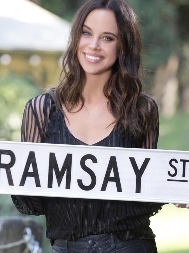 Bonnie Anderson with the Ramsay Street sign.