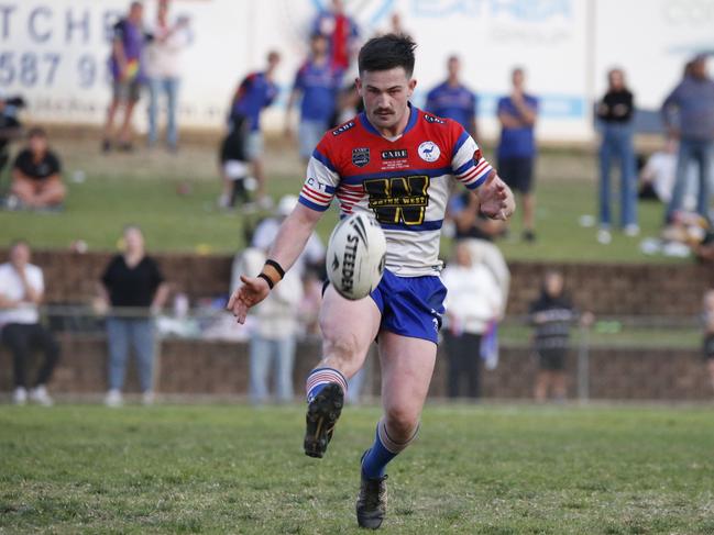 Emu Plains five-eighth Isaac Thompson kicks ahead for Daniel Warren’s premiership winning try. Picture Warren Gannon Photography