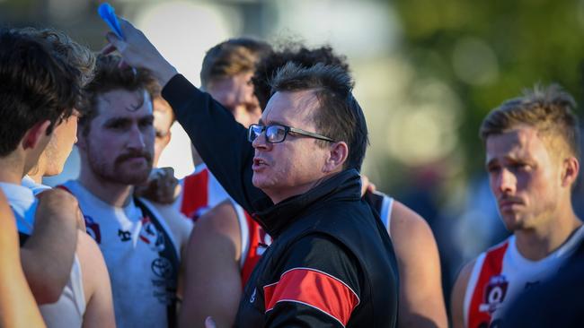 Morningside Panthers head coach Paul Egan addressing his side. Picture: Highflyer Images.