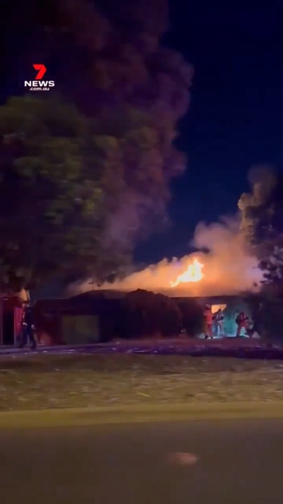 Abandoned Valley View house destroyed in blaze (7NEWS)