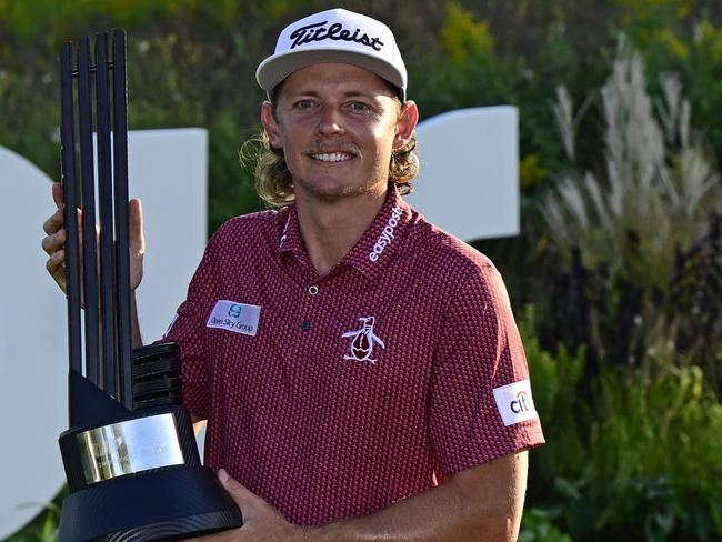 SUGAR GROVE, ILLINOIS - SEPTEMBER 18: Team Captain Cameron Smith of Punch GC poses with the trophy after winning the individual title during Day Three of the LIV Golf Invitational - Chicago at Rich Harvest Farms on September 18, 2022 in Sugar Grove, Illinois.   Quinn Harris/Getty Images/AFP