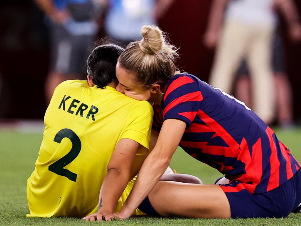 Sam Kerr and Kristie Mewis embrace after the bronze medal match.