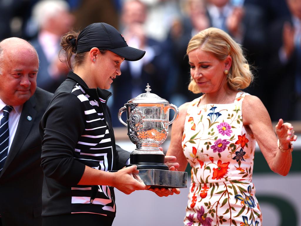 Chris Evert presents Ash Barty the French Open trophy in 2019. Picture: Clive Brunskill/Getty