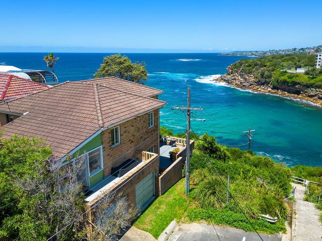 Radio royalty Jackie ‘O’ Henderson has spent top dollar on an oceanfront home auction in Clovelly.