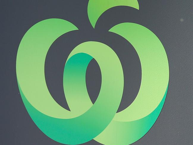 SYDNEY, AUSTRALIA - NewsWire Photos, SEPTEMBER, 30 2021: Woolworths will sell it's green 'bag for good' shopping bags for 50 cents each down from 99c until the end of the year. Picture: NCA NewsWire / Gaye Gerard