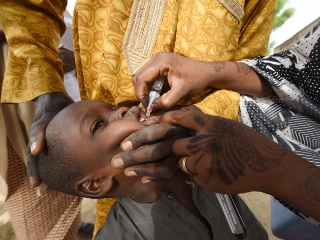 (FILES) In this file photo taken on April 22, 2017 A Health worker administers a vaccine to a child during a vaccination campaign against polio at Hotoro-Kudu, Nassarawa district of Kano in northwest Nigeria. - The World Health Organization (WHO) is to certify the African continent "free of wild poliovirus" on August 25, 2020, four years after the last cases appeared in northeastern Nigeria, a region devastated by the conflict against Boko Haram. (Photo by PIUS UTOMI EKPEI / AFP)